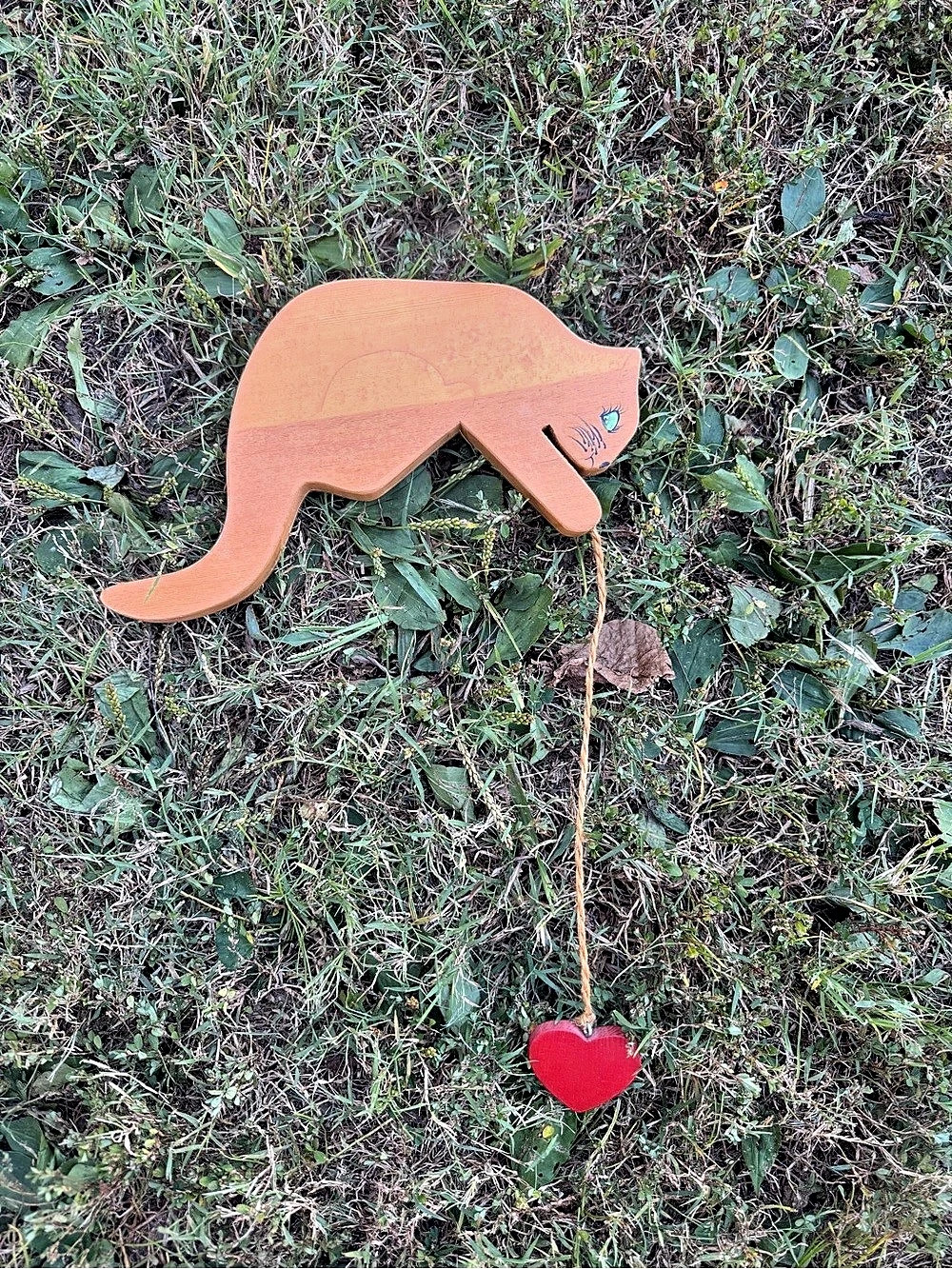 Vintage Wooden kitty cat Wall Hanging with Red Heart